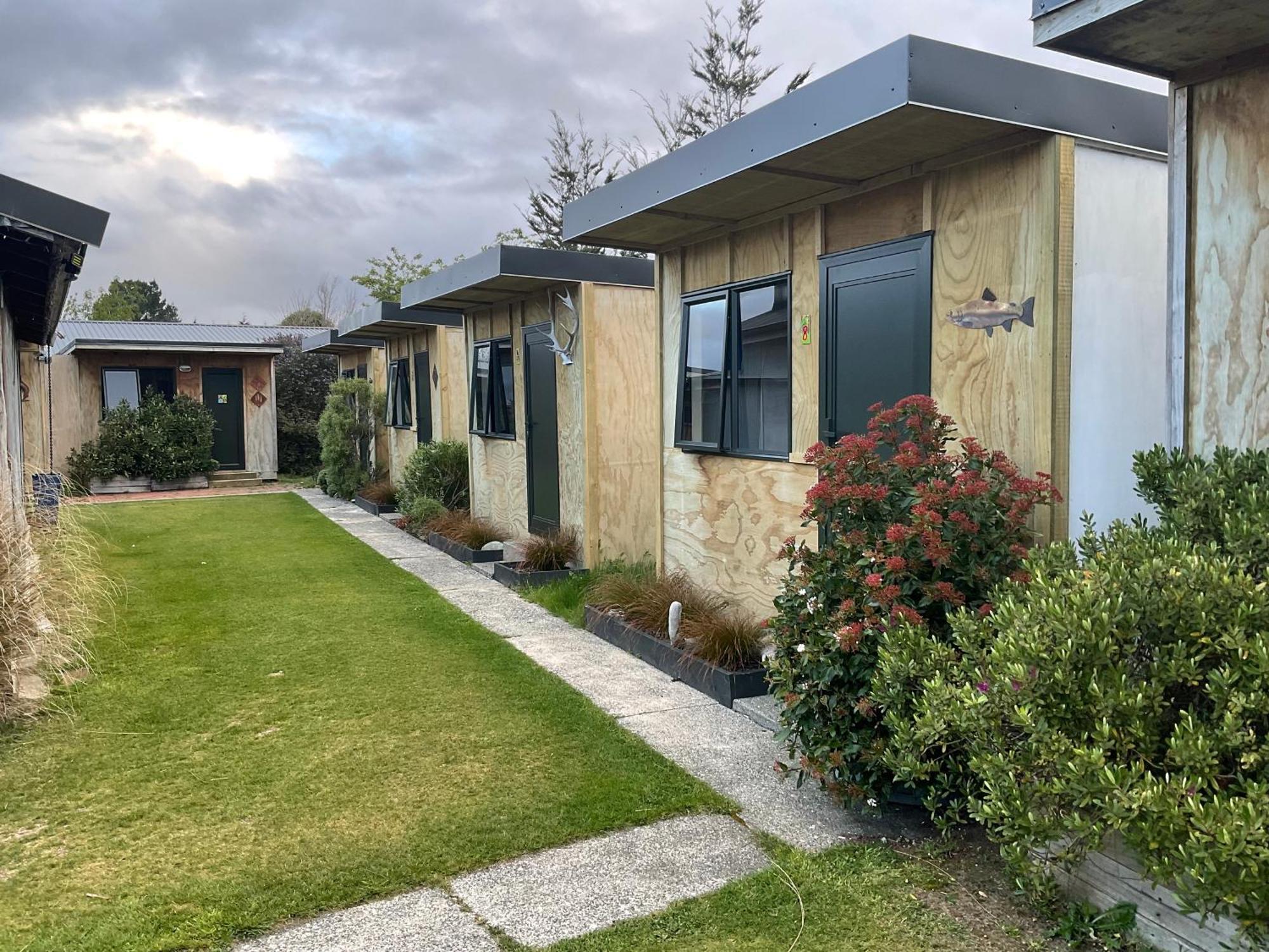 Monowai Mountains Edge Cabins מראה חיצוני תמונה